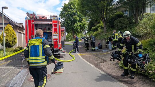 Schnell hat die Feuerwehr aus Betzdorf einen Kellerbrand auf dem Alsberg gelöscht.