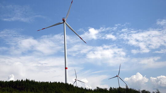 Im Wald zwischen Vielbach, Quirnbach, Leuterod und Helferskirchen wird der Windpark "Drei Eichen" mit sieben Windkraftanlagen ge