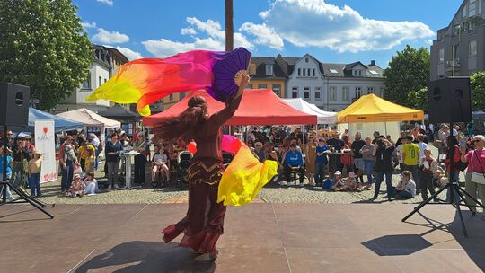 Bunt und vielfältig gestaltete sich auch das Bühnenprogramm beim Mitmachmarkt.