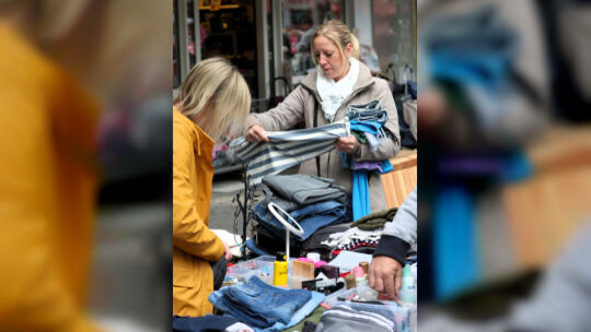 Reges Flohmarkttreiben herrschte in der Neuwieder City.