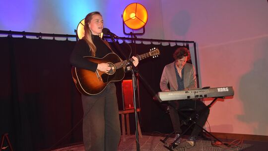 Als Zugabe sangen Aaron English und Caroline Cotter zusammen das Lied "Stand by me" von Ben E. King aus dem Jahr 1961.