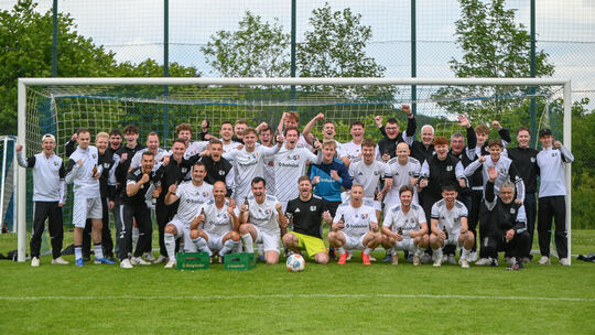 Jubel über den Aufstieg: Die SG Oppenhausen/Nörtershausen kehrt nach nur einem Jahr in der B-Klasse zurück in die Kreisliga A.