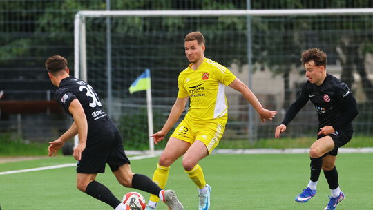 Für Yannik Kerzan (in Gelb) war es sein letztes Heimspiel für den TuS Kirchberg beim 0:4 gegen Rot-Weiss Wittlich. Kerzan beende
