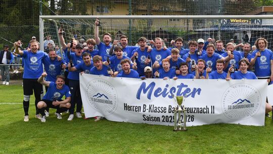 So sehen Meister aus: Die SG Disibodenberg sicherte sich den Titelgewinn in der B-Klasse Bad Kreuznach 2 mit Daniel Blümling, Ma