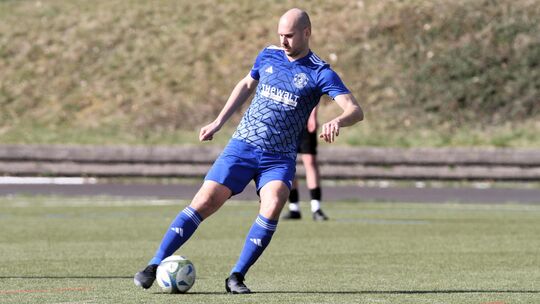 Spielertrainer Andreas Hundhammer traf doppelt beim Nauorter Sieg gegen die Weitersburger Reserve, die keine Chance mehr hat, di