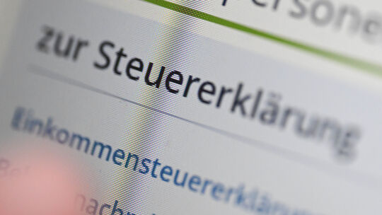 Noch bis Ende Juli können Steuerpflichtige ihre Einkommenssteuererklärung für 2025 abgeben. Worauf es zu achten gilt: Dazu gibt