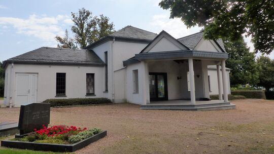 Eigentlich hätte die Renovierung der Trauerhalle schon längst beginnen sollen. Aber erst jetzt liegt die Baugenehmigung vor.