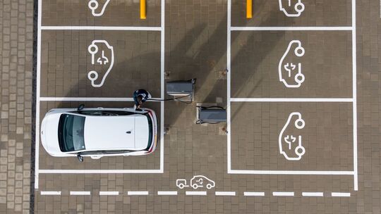 Schnellladepark für Elektromobile Schnellladepark für Elektromobile