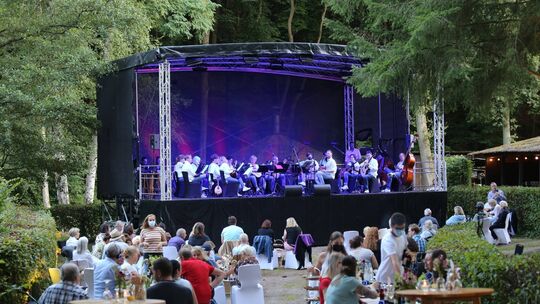 Kopfhörerkonzert „Sounds of Summer“ des Mandolinenvereins 2022 am Weiher – während der Corona-Zeit, als keine größeren Veranstal