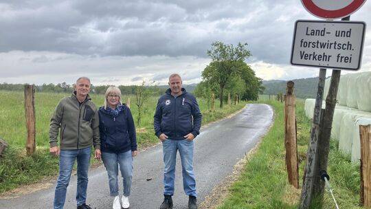 Für sie ist es mehr als ein Ärgernis, dass immer wieder unberechtigte Autofahrer den asphaltierten, aber gesperrten Wirtschaftsw
