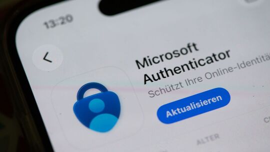 Die Microsoft Authenticator-App auf einem Smartphone