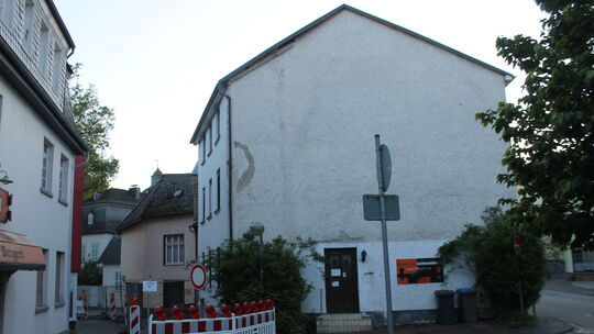 Dieses Häuserdreieck an der Bachgasse, dem Obertal und der Schlossstraße soll weichen, damit mitten in Nassau ein neuer Platz en