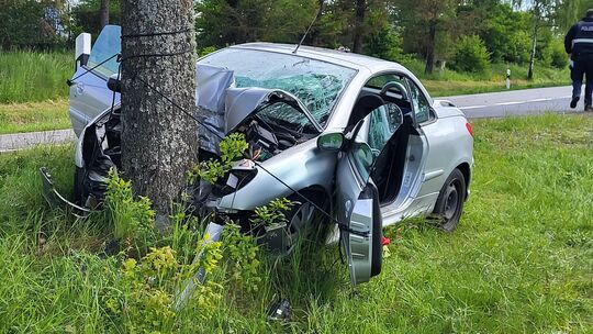 Steuerte der 69-Jährige seinen Wagen bei Ebernhahn gegen einen Baum, um sich umzubringen? Die Staatsanwaltschaft ermittelt, ob e