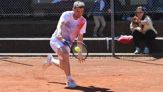 Morgens auf dem Tennisplatz ohne Chance, dafür am Nachmittag als Fußballtrainer auf Wolke sieben: Für Niklas Wörsdörfer ging es
