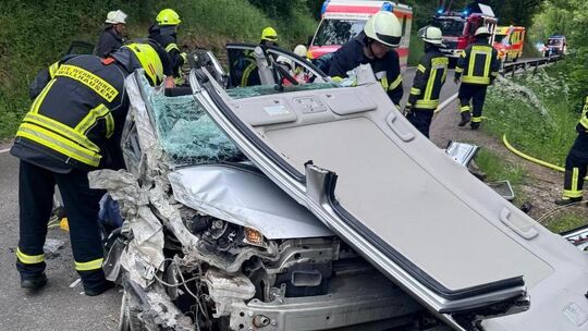 Ein folgenschwerer Verkehrsunfall ereignete sich am Sonntag, 10. Mai, zwischen Wallhausen und Dalberg: Im Auto befanden sich zwe