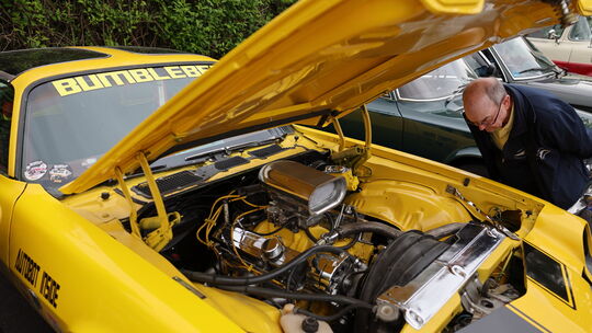 Kennerblick unter die Haube: Gotthardt Cars in Maria Trost feierte einen Geburtstag mit einem Oldtimertreffen.