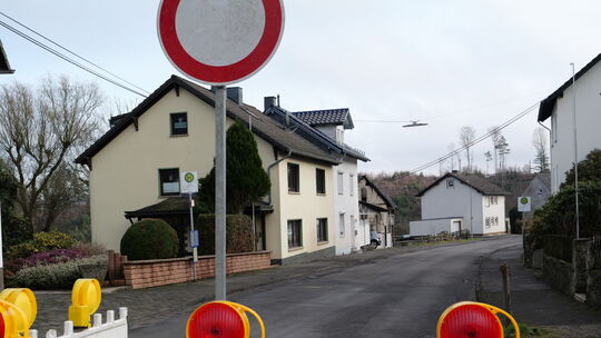 Die Frorather Hauptstraße kurz bevor die Arbeiten im Januar begonnen haben. Der LBM rechnet damit, dass die Arbeiten im Sommer 2