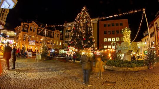 Weihnachtsmarkt auf dem Binger Speisemarkt vor zehn Jahren. Nun soll ein neues Konzept für mehr Atmosphäre sorgen.