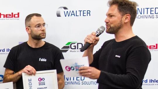 Fabio Schoppet (links) freut sich über den Erfolg beim Nachwuchswettbewerb.