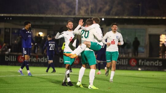 Das Hinspiel gewann die SG 2000 Mülheim-Kärlich am Ende noch knapp mit 4:3 gegen die SG Hochwald. Dabei hatte das Lazarevic-Team