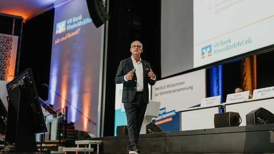 Sascha Monschauer, Vorstandsvorsitzender der VR Bank Rhein-Ahr-Eifel, bekräftigt: „Wir fusionieren nie, um größer zu werden, son