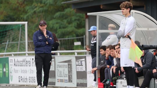 Für Trainer Daniel Fischer (links) und die SG Maifeld-Elztal reicht ein Unentschieden in Saffig, um den zweiten Tabellenplatz fe