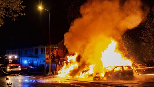 Ein spektakulärer Brand beschäftigte die Feuerwehr und die Polizei in der Nacht zum Donnerstag im Stadtteil Oberstein.