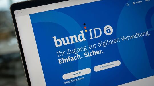 Die Startseite von Bund-ID auf einem Laptop Die Startseite von Bund-ID auf einem Laptop