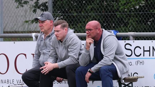Für den VfB Wissen um Interinmstrainer Sascha Kill (rechts) steht das letzte Spiel an, es geht gegen die SG Arzfeld. Torwart Luk