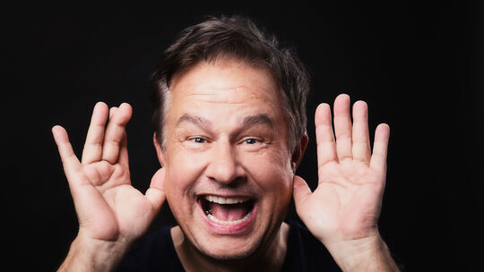 Musikkabarettist Lars Reichow ist mit seinem Programm Boomerland am 7. Juni zu Gast im Parkhotel Kurhaus.