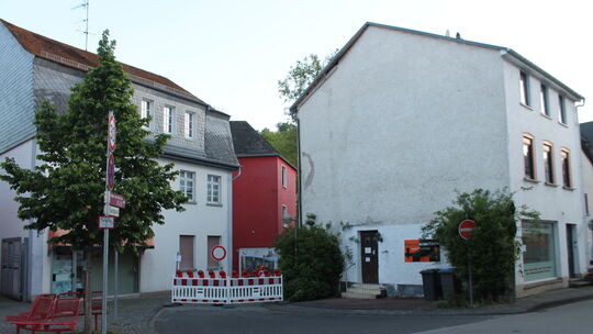Zwischen der Straße Obertal, der Bachgasse und der Schlossstraße sollen mehrere Häuser abgerissen werden. Die Fraktion FWG Forum Zwischen der Straße Obertal, der Bachgasse und der Schlossstraße sollen mehrere Häuser abgerissen werden. Die Fraktion FWG Forum