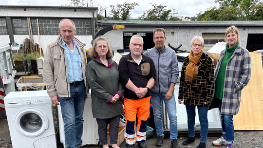 Von links: Roger Weimar (Leitung Ordnungsamt), Bianca Zimmermann (Vorstand Diez17), Thomas Senftleben (Bauhof Mitarbeiter), Tobi