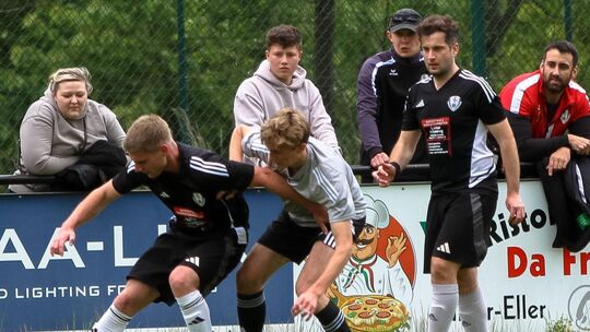 Für die SG Zell/Bullay/Alf (in Schwarz) geht es nach dem Derbytriumph in Bremm zum Abschluss daheim in Bullay am Samstag (15.30