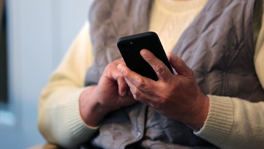 In Kaisersesch hat sich ein Betrüger Zugang zur EC-Karte einer 87-Jährigen verschafft, und Geld von ihrem Konto abgehoben. Mutma