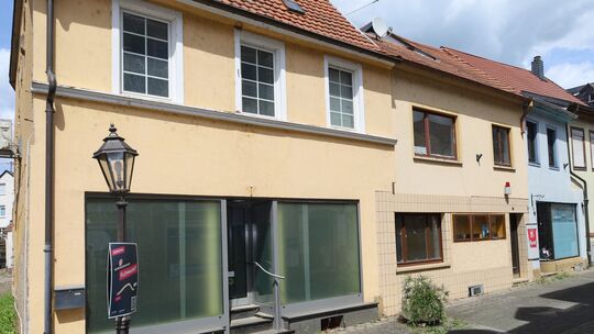 Die Großstraße hat viele leerstehende Ladenlokale. Stadtchef Ruegenberg will dort wieder Leben reinbringen. Die Großstraße hat viele leerstehende Ladenlokale. Stadtchef Ruegenberg will dort wieder Leben reinbringen.