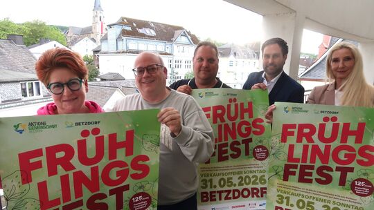 Blaulichtmeile, Tradition und Frühlingsgefühle: Vetreter der Aktionsgemeinschaft und der Stad Betzdorf präsentierten das Program