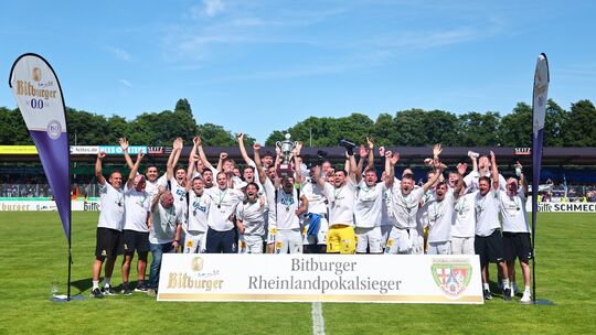 Eintracht Trier heißt der Rheinlandpokalsieger 2025/26. Der Regionalligist besiegte den Oberligisten TuS Koblenz mit 1:0.