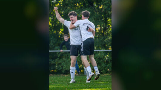 Die SG Bell/Buch/Mörsdorf/Alterkülz um 1:0-Torschütze Michael Huth (links) durfte sich am letzten Spieltag über ein 3:1 in Bell