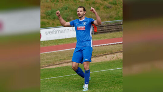 So jubelt der Torschützenkönig der Verbandsliga: Deniz Darcan erzielte für Eintracht Bad Kreuznach 28 Treffer.