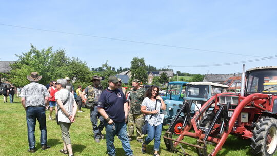 Zahlreiche Besucher strömten am Pfingstwochenende zum Oldtimer-Treffen in Schweighausen.