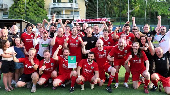Der SV Rheinbreitbach III durfte die Meisterschaft in der Kreisliga C4 bejubeln. Der SV Rheinbreitbach III durfte die Meisterschaft in der Kreisliga C4 bejubeln.