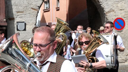 Der Musikverein Stromberg gab bei der Kirmes in der Kirche und beim anschließenden Umzug von der Kirche bis hin in die Ortsmitte Der Musikverein Stromberg gab bei der Kirmes in der Kirche und beim anschließenden Umzug von der Kirche bis hin in die Ortsmitte