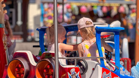 Auch die kleinen Besucher der Kastellauner Pfingstkirmes kamen auf ihre Kosten und drehten ihre Runden im Kinderkarussell.