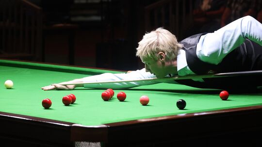 Der australische Snooker-Star Neil Robertson zeigte auf dem Mallendarer Berg sein Können.
