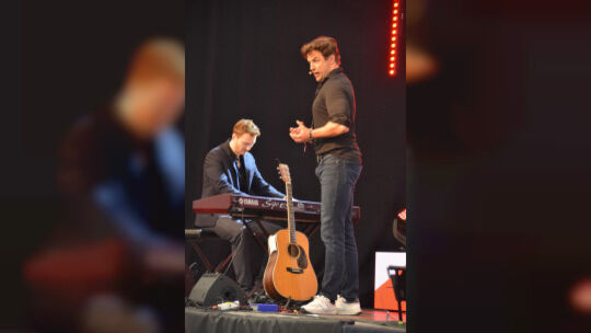 Lars Redlich mit Pianist Dan Popek brachten Stimmung ins Zelt.