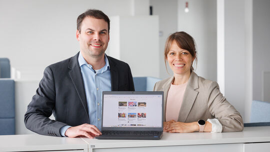 Als Leitungs-Duo Digitales und Mitglieder der Chefredaktion verantworten Maximilian Eckhardt und Nina Borowski die digitale Prod Als Leitungs-Duo Digitales und Mitglieder der Chefredaktion verantworten Maximilian Eckhardt und Nina Borowski die digitale Prod