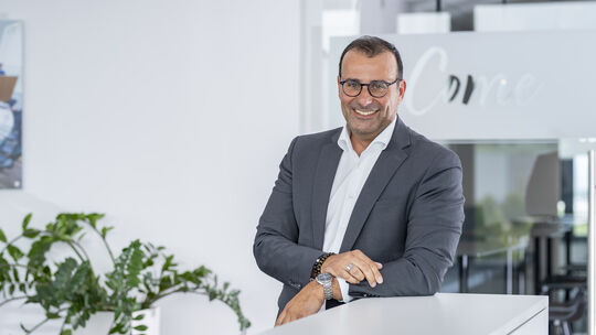 Evangelos Botinos und sein Team der rz-media wollen mit regionaler Stärke und modernen digitalen Möglichkeiten auch in Zukunft e Evangelos Botinos und sein Team der rz-media wollen mit regionaler Stärke und modernen digitalen Möglichkeiten auch in Zukunft e