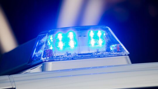 Auto kollidoert mit Lkw