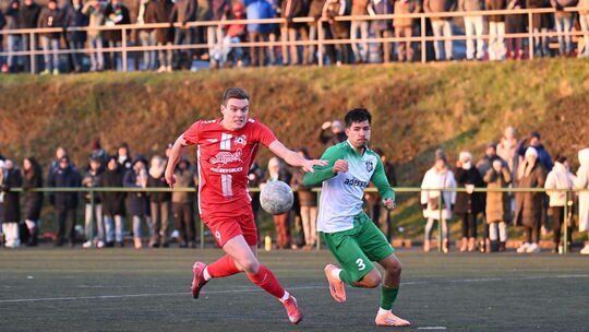 Das Titelrennen zwischen der SG Malberg (links Justin Nagel) und der SG 06 Betzdorf (rechts Oliver Cano Cifuentes) hatte einiges