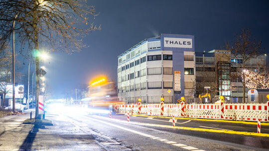 Der Koblenzer Standort der Rüstungsfirma Thales im Industriegebiet am Rhein (Archivfoto).